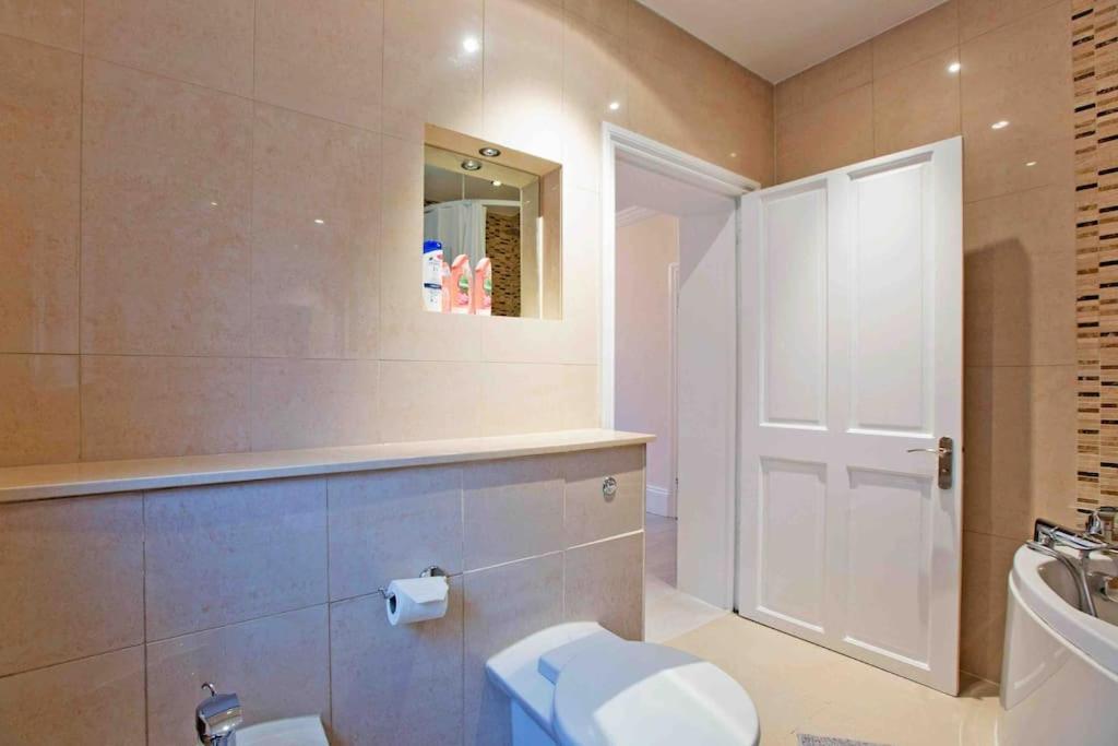 Beautiful Iconic 4 Bedroom House By Regents Park Ferienhaus